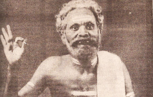 Kambissery Karunakaran MLA as Paramu Pilla in Ningalenne Communistaakki (1953)